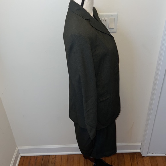 Larry Levine Suit Jacket & Skirt - Picture 6 of 16